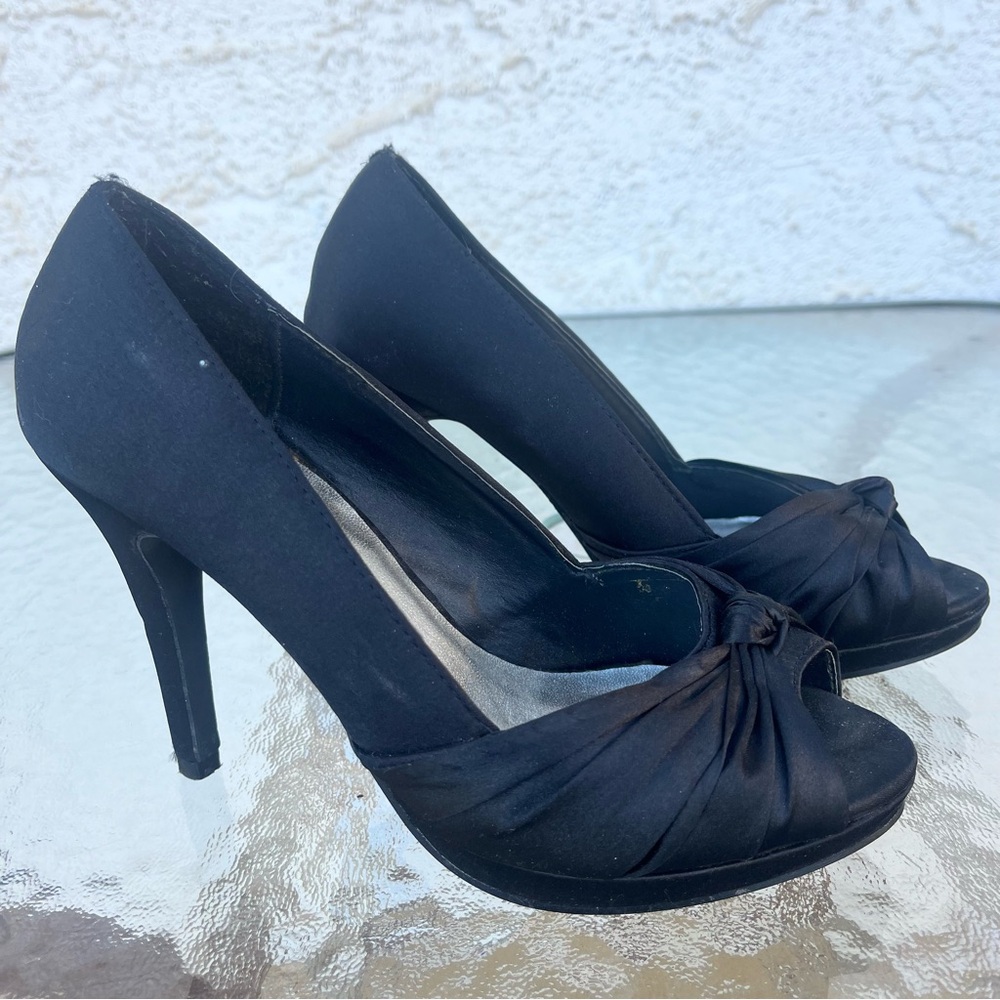 Suzy Shier Black Satin Peep Toe High Heel Pumps